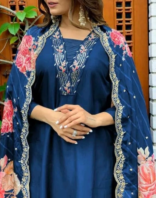 Kurta pant set for women - Image 4