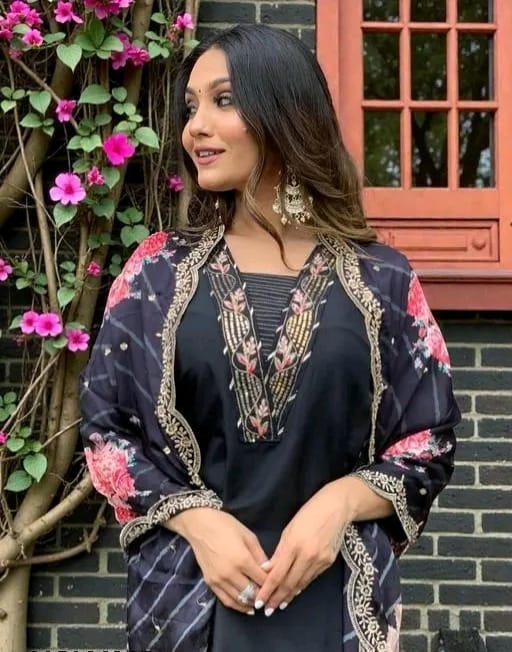Kurta pant set for women - Image 7