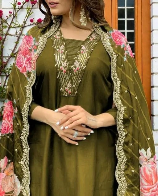 Kurta pant set for women - Image 8