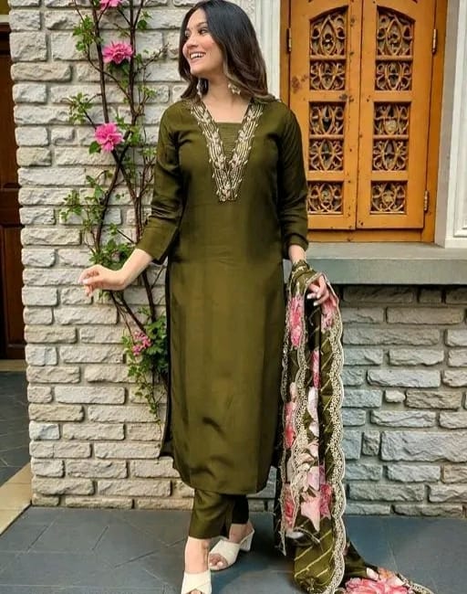 Kurta pant set for women - Image 9