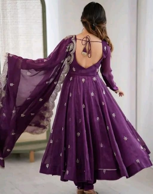 Ethnic gown with dupatta - Image 2