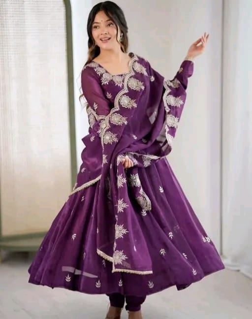 Ethnic gown with dupatta - Image 3