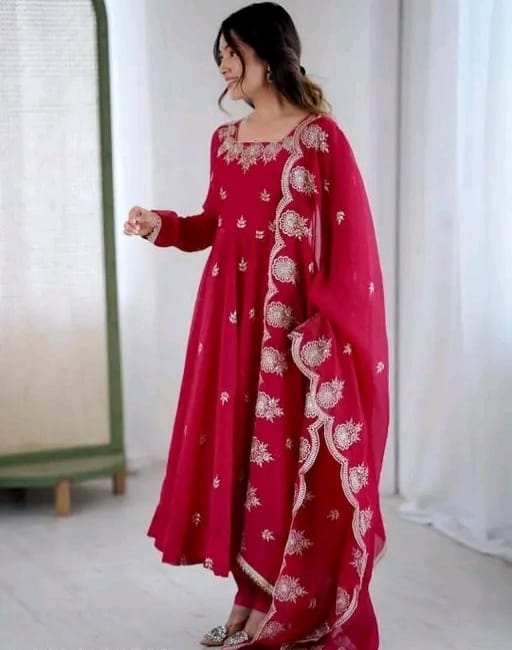 Ethnic gown with dupatta - Image 4