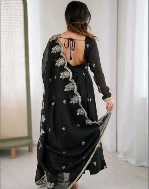 Ethnic gown with dupatta - Image 8