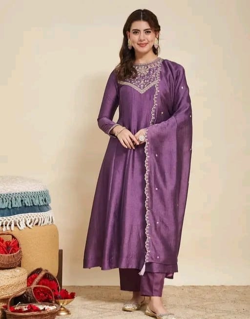 Embroidered anarkali suit - Image 5
