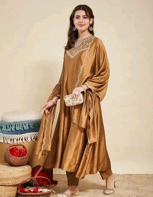 Embroidered anarkali suit - Image 7