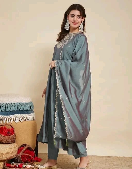 Embroidered anarkali suit - Image 10