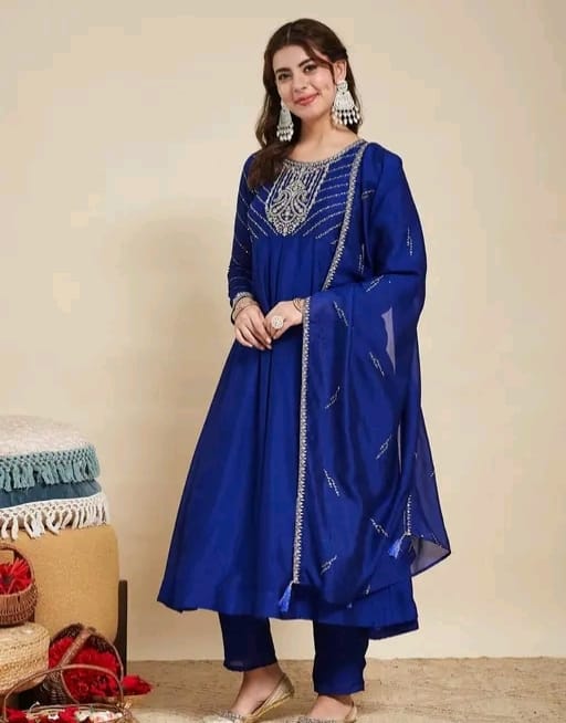Embroidered silk anarkali suit - Image 7