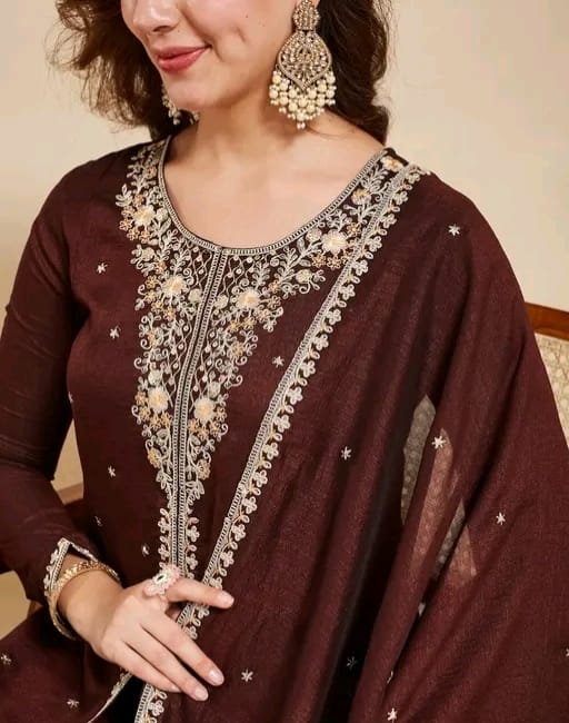 Embroidered anarkali kurta set - Image 1