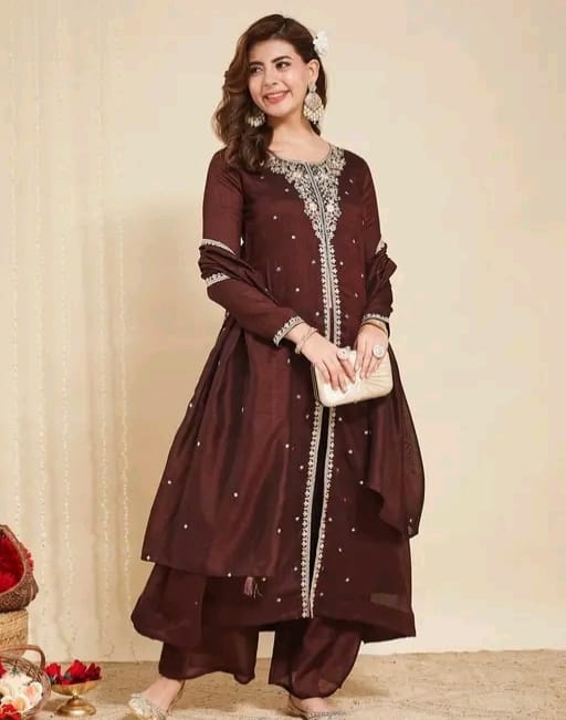 Embroidered anarkali kurta set - Image 2