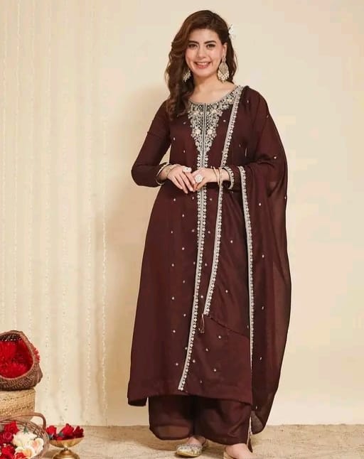 Embroidered anarkali kurta set - Image 3