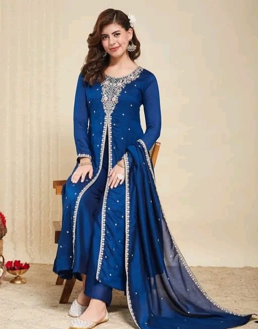 Embroidered anarkali kurta set - Image 5