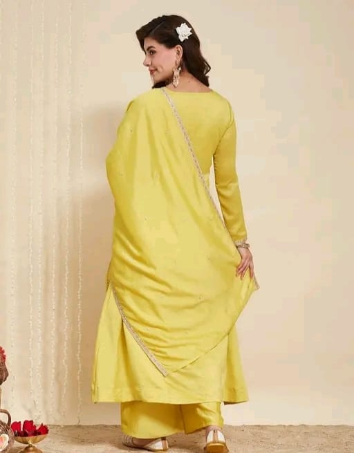Embroidered anarkali kurta set - Image 9