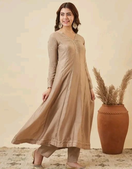 Embroidered V neck anarkali - Image 8