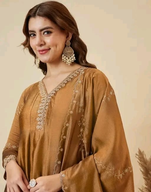 Embroidered V neck anarkali - Image 12
