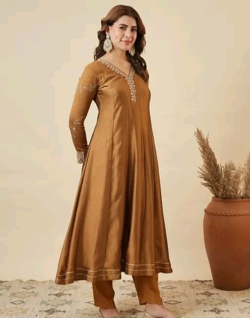 Embroidered V neck anarkali - Image 13